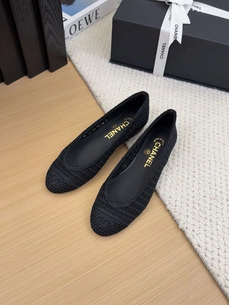 Compact Chanel Low Shoes 19215