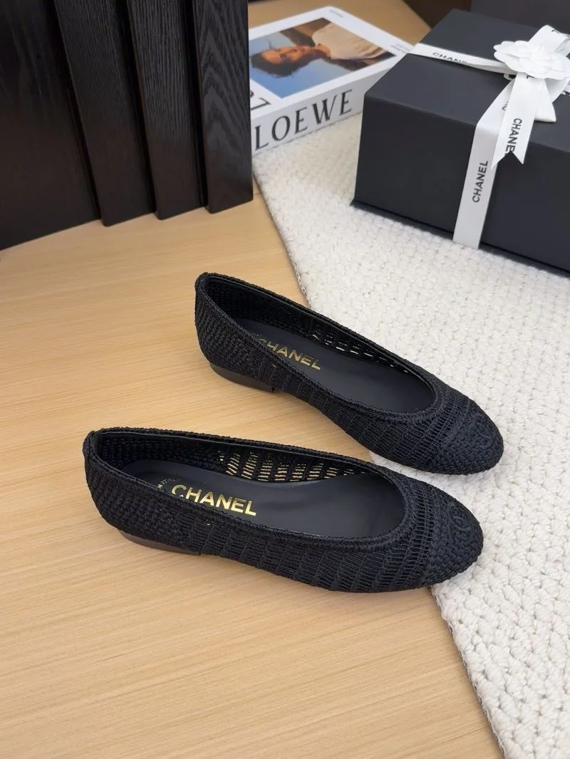 Compact Chanel Low Shoes 19215
