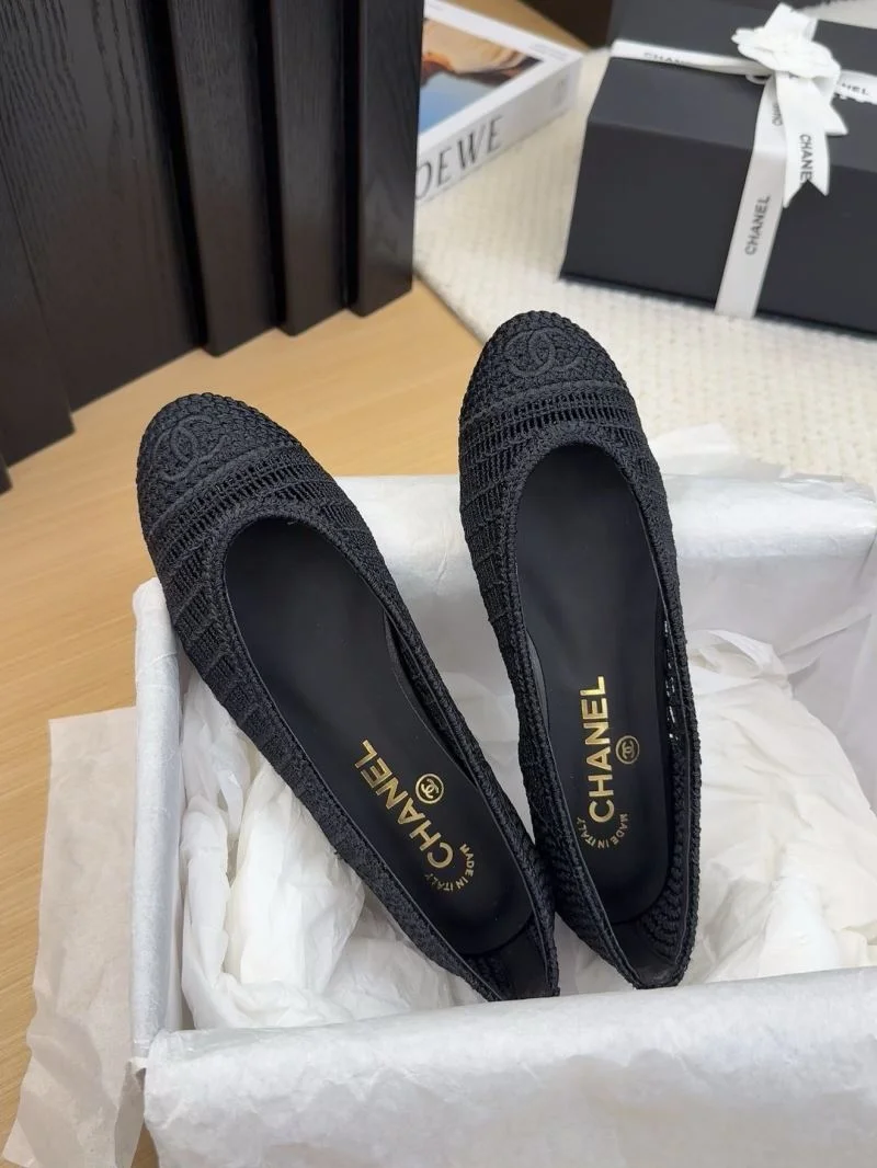 Compact Chanel Low Shoes 19215