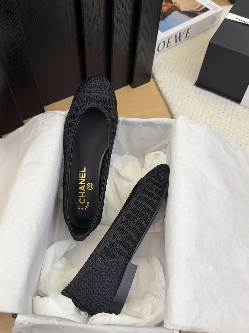 Compact Chanel Low Shoes 19215