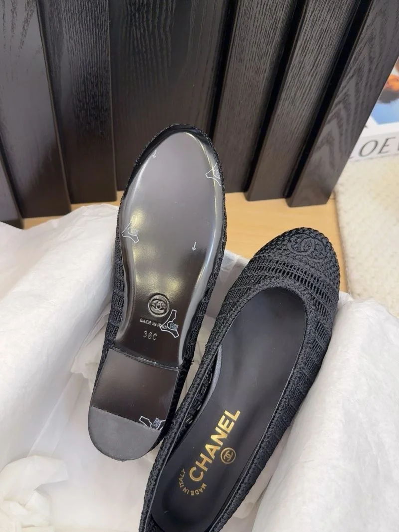 Compact Chanel Low Shoes 19215