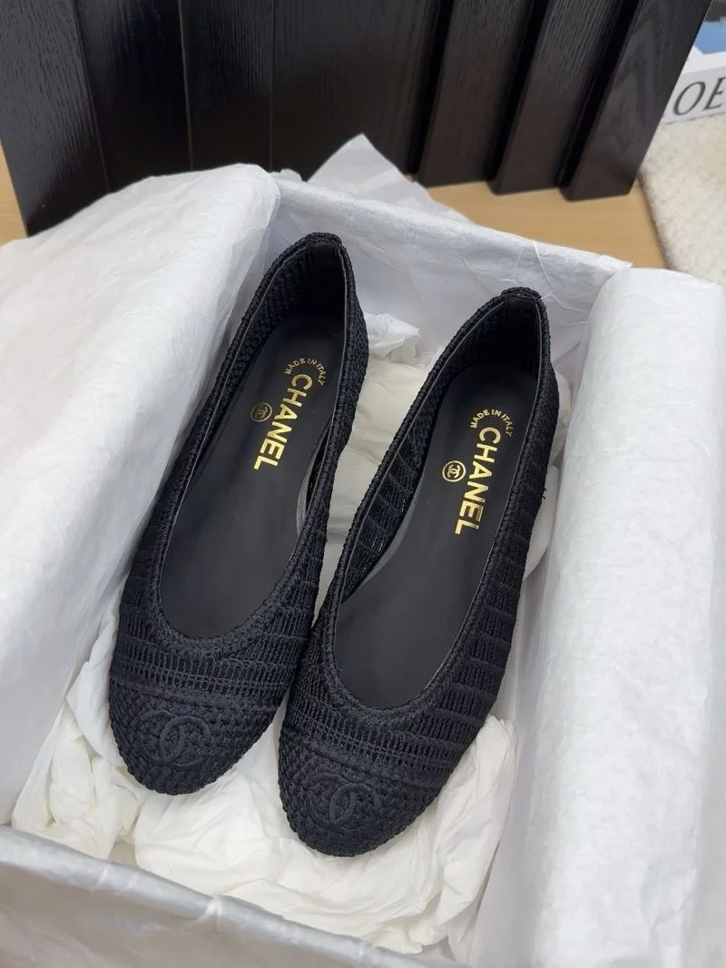 Compact Chanel Low Shoes 19215