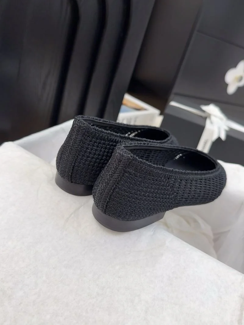 Compact Chanel Low Shoes 19215