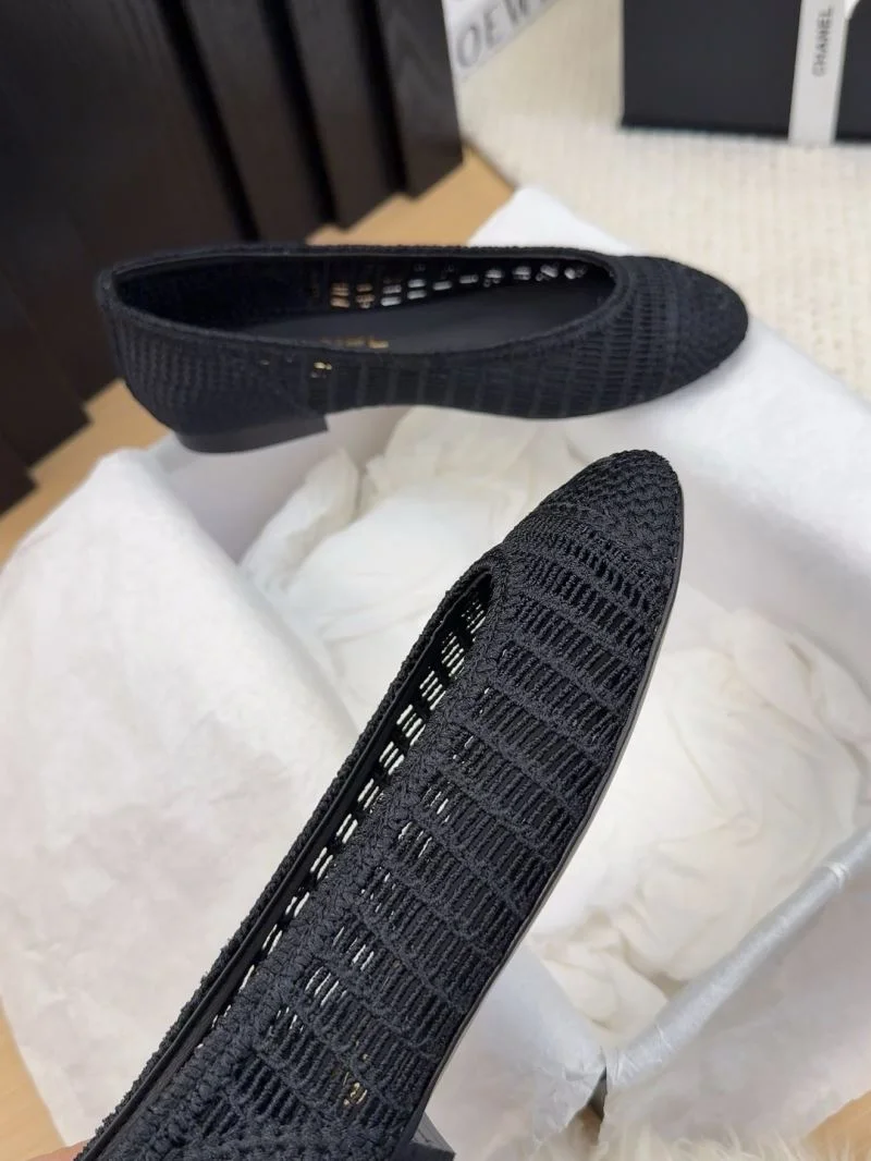 Compact Chanel Low Shoes 19215