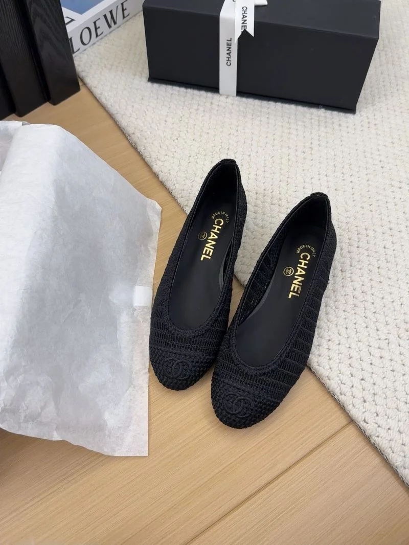 Compact Chanel Low Shoes 19215