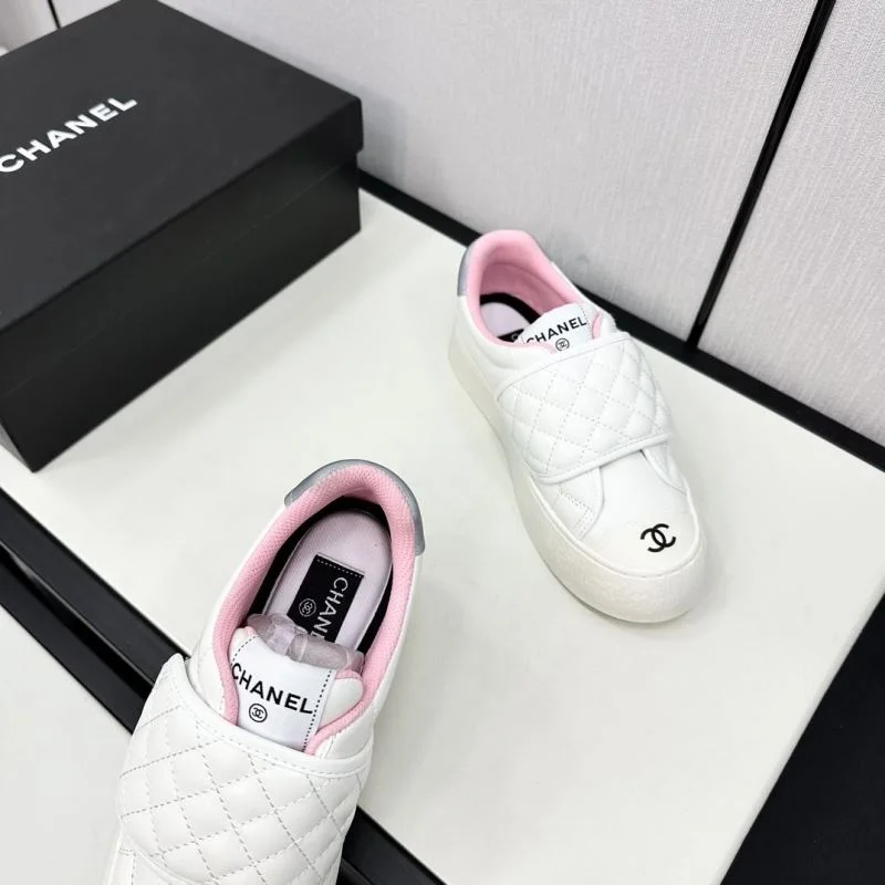 Versatile Chanel Low Shoes 20441