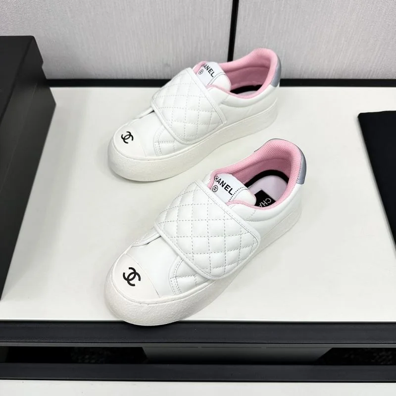 Versatile Chanel Low Shoes 20441