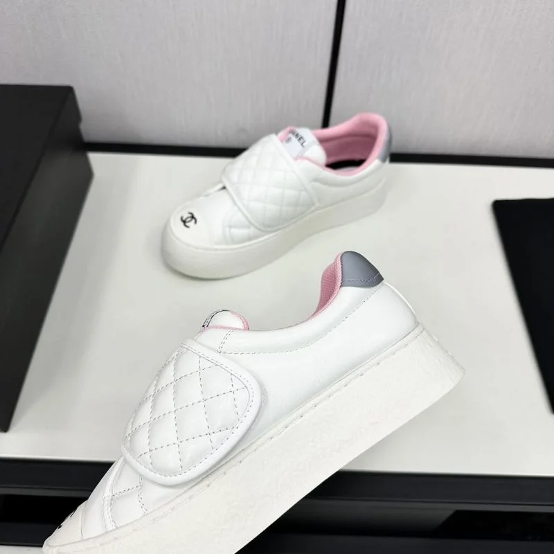Versatile Chanel Low Shoes 20441
