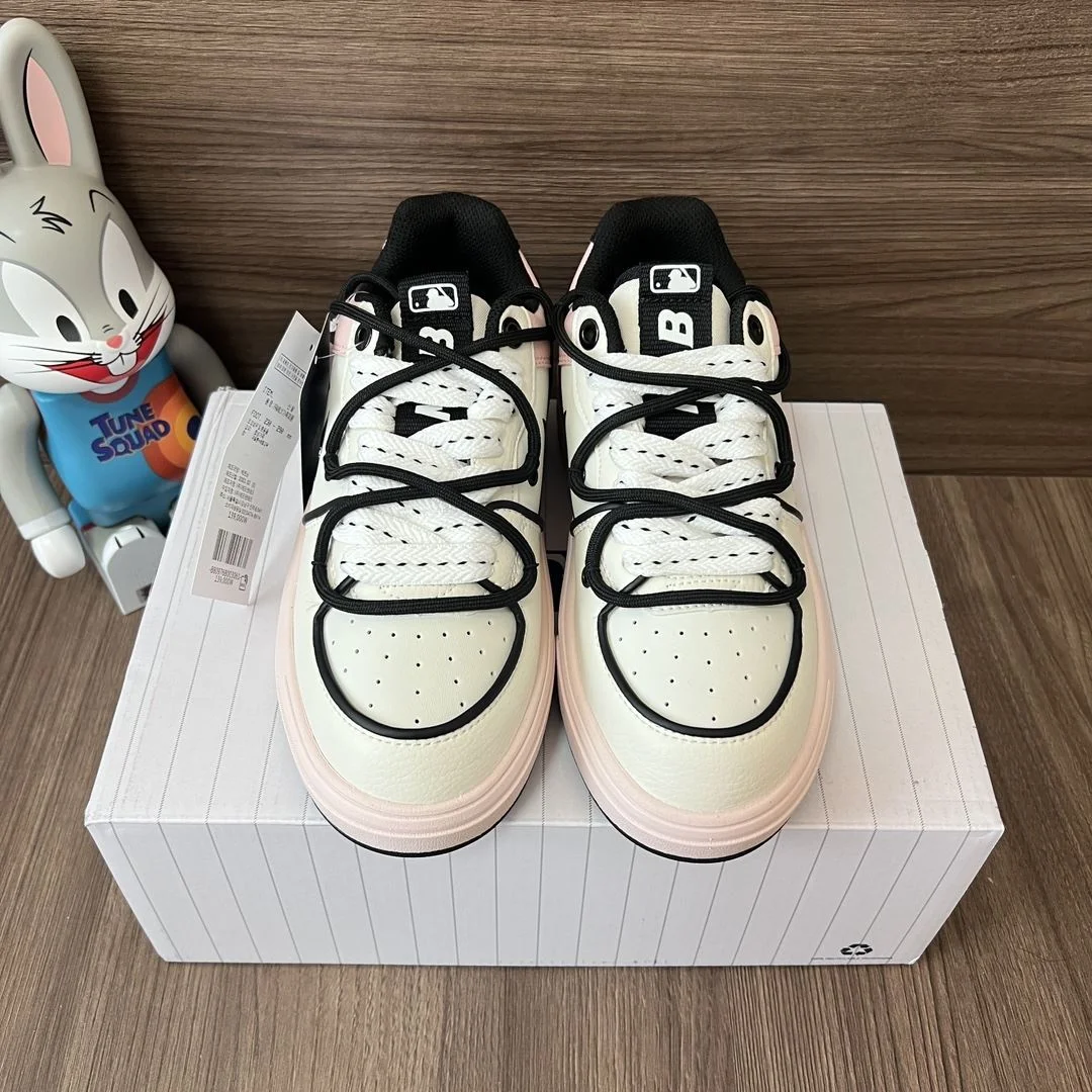 Chanel Low Shoes Unique 18123
