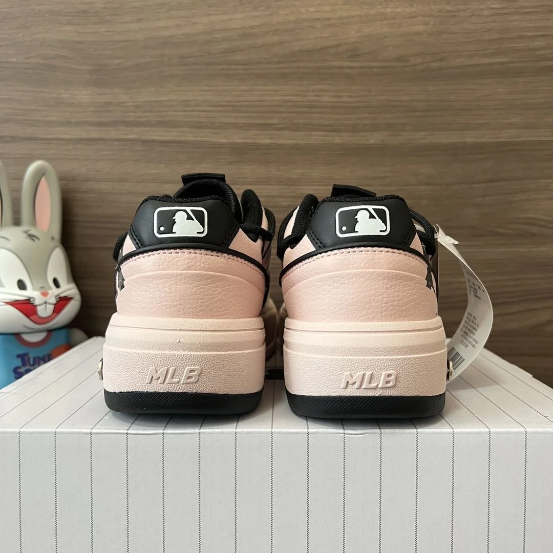 Chanel Low Shoes Unique 18123