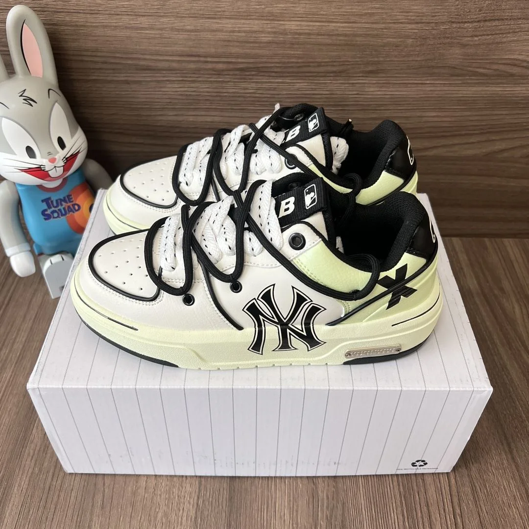 Chic Chanel Low Shoes 18122