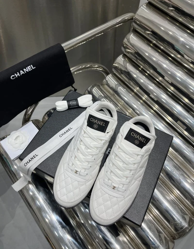 Chanel Low Shoes UrbanStyle 18117
