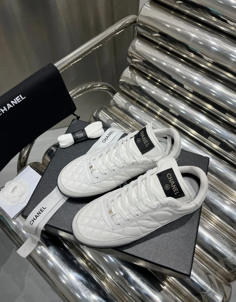 Chanel Low Shoes UrbanStyle 18117