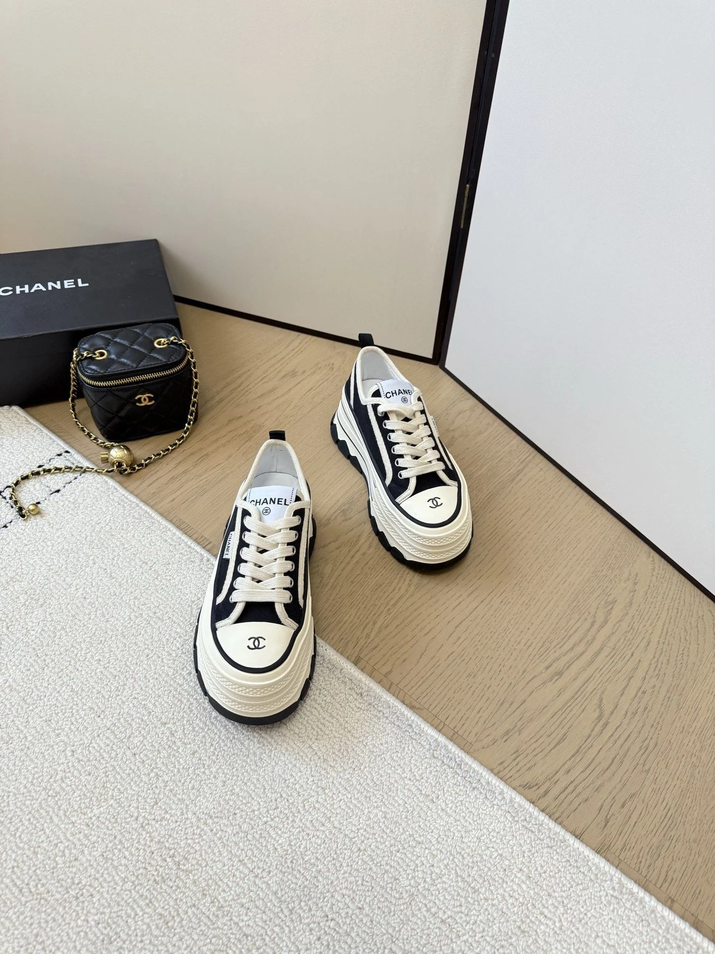Chanel Low Shoes FastDry 18116