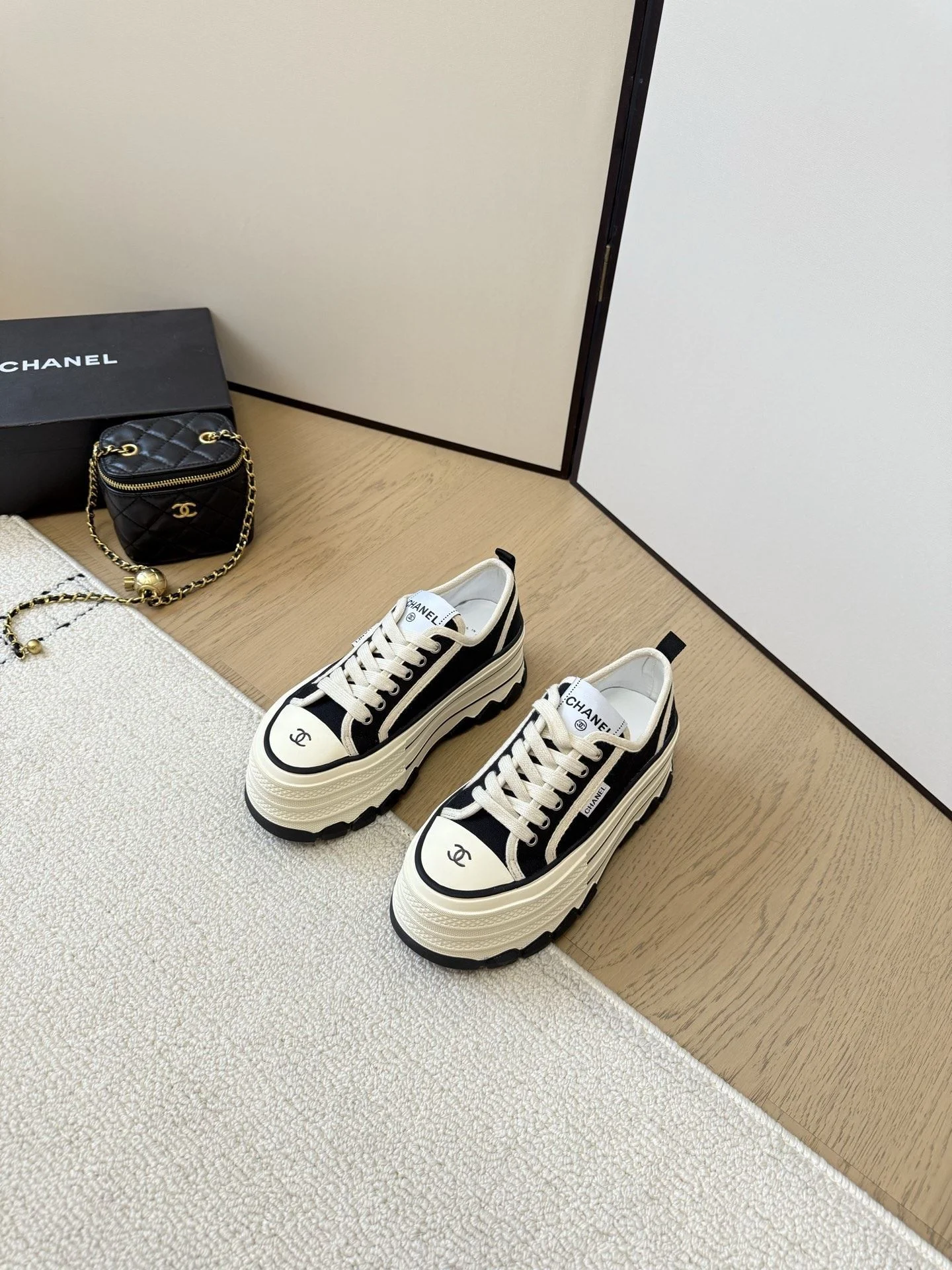 Chanel Low Shoes FastDry 18116