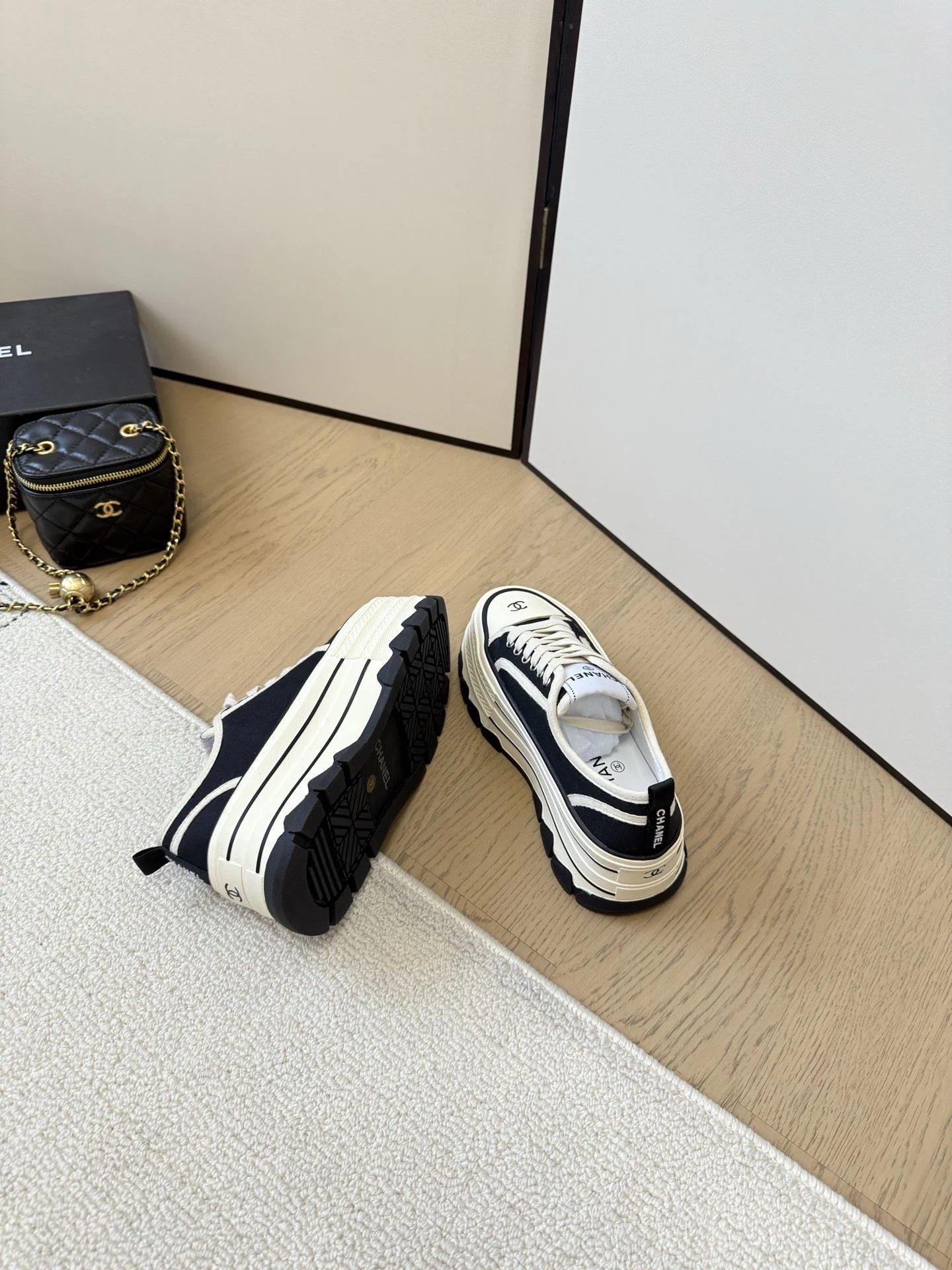 Chanel Low Shoes FastDry 18116