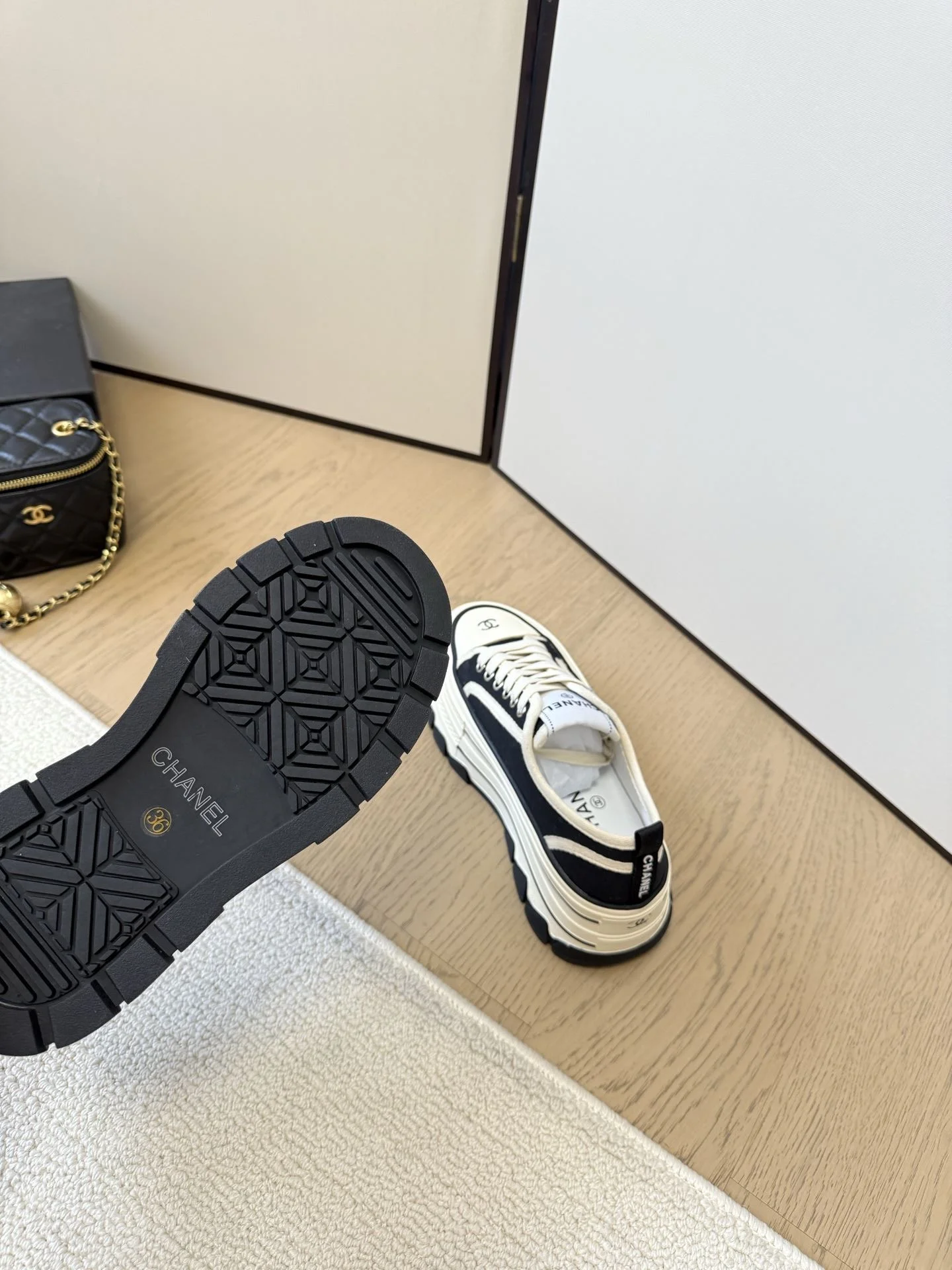 Chanel Low Shoes FastDry 18116