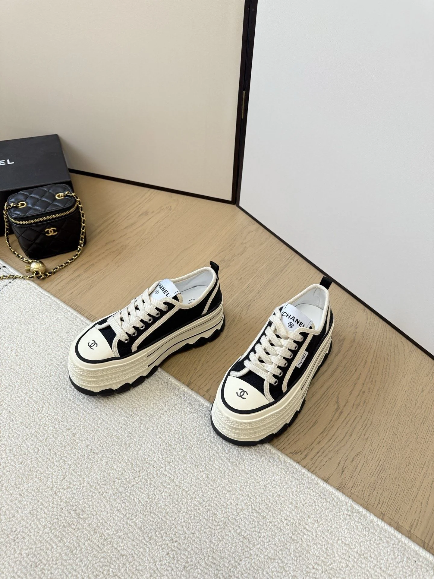 Chanel Low Shoes FastDry 18116