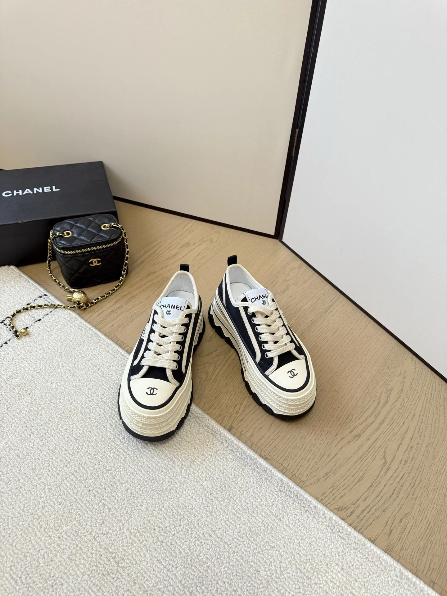 Chanel Low Shoes FastDry 18116