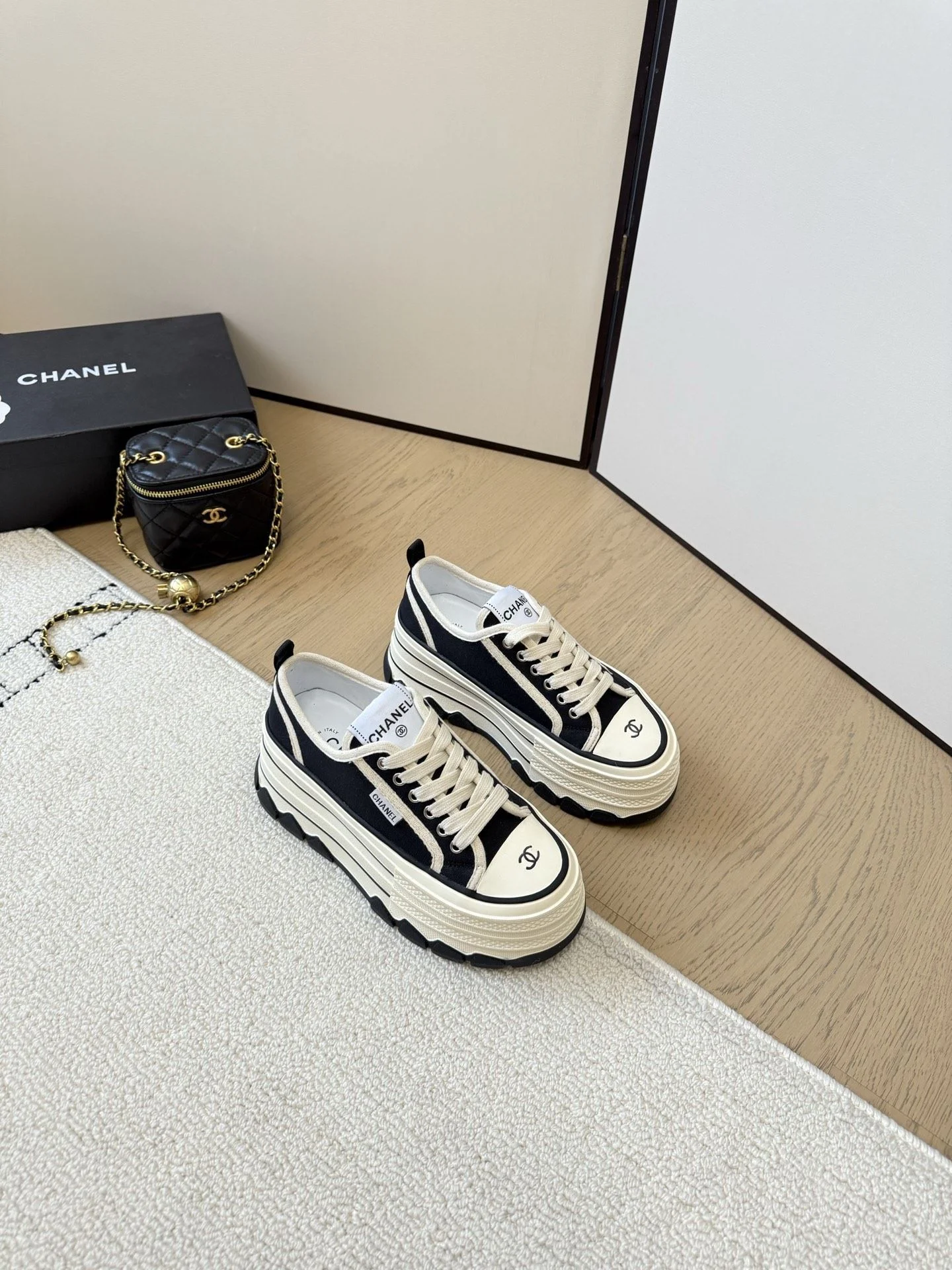 Chanel Low Shoes FastDry 18116