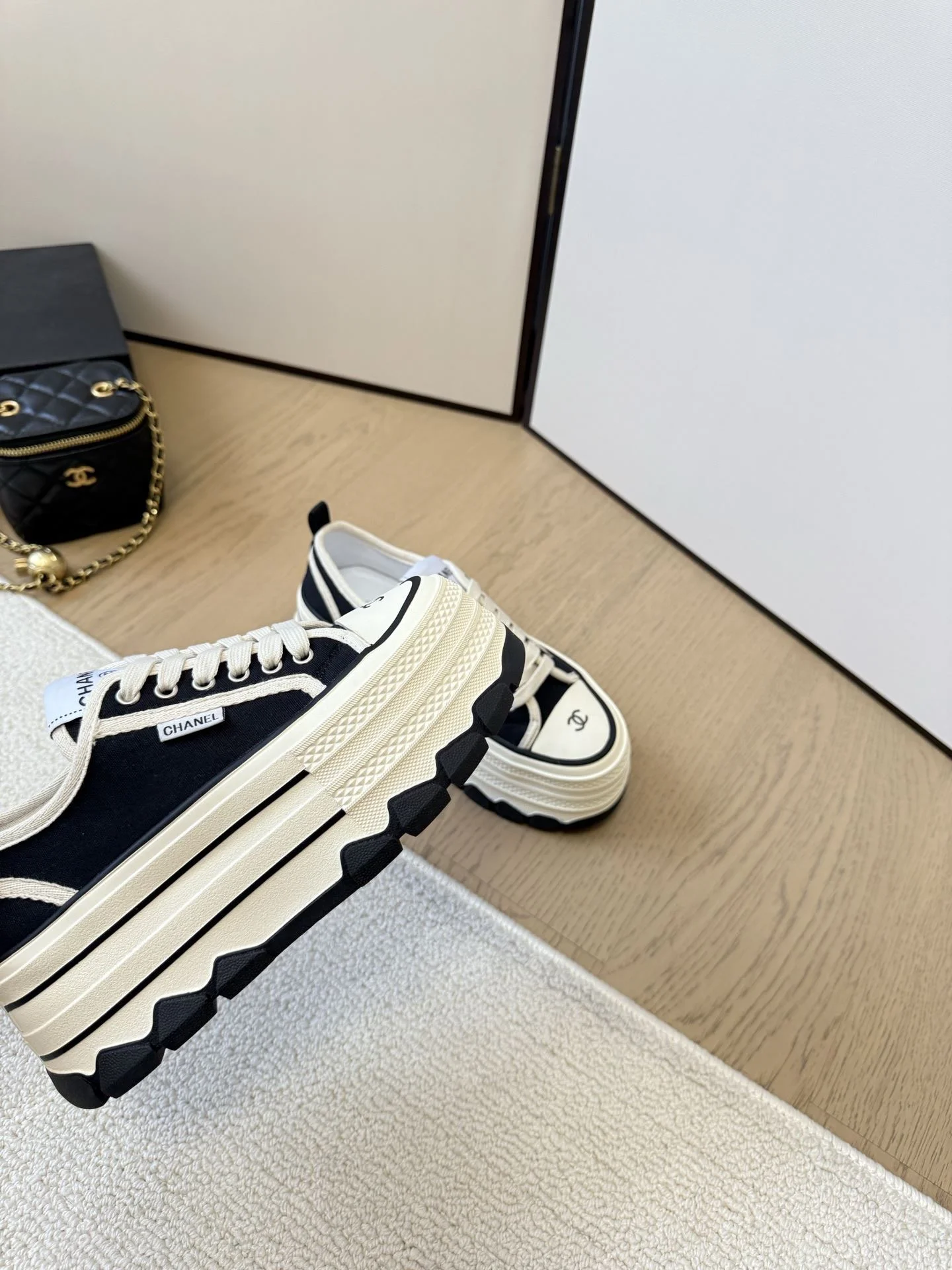 Chanel Low Shoes FastDry 18116