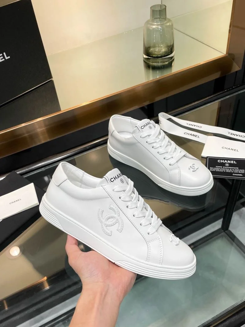 Chanel Low Shoes Effortless 18121