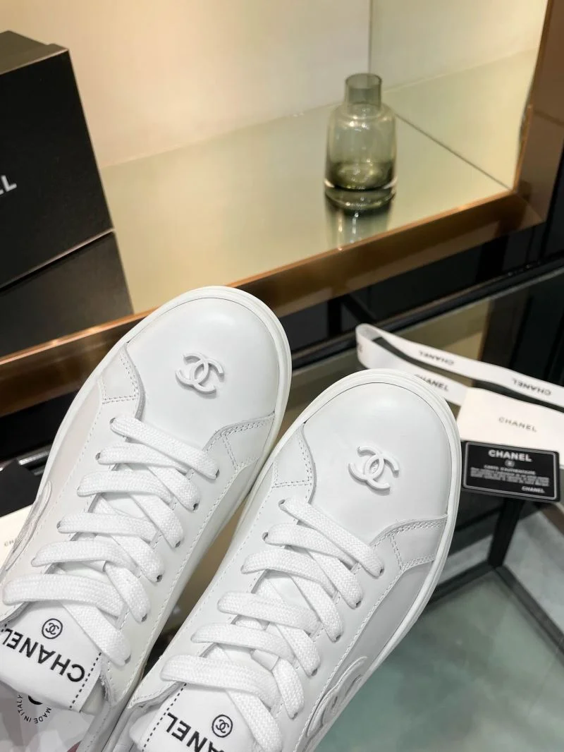 Chanel Low Shoes Effortless 18121