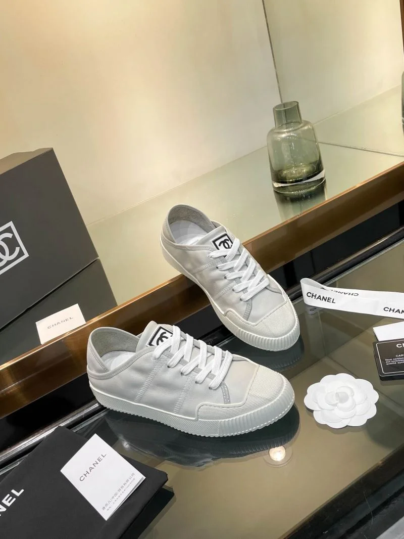 Chanel Low Shoes Bold 18109