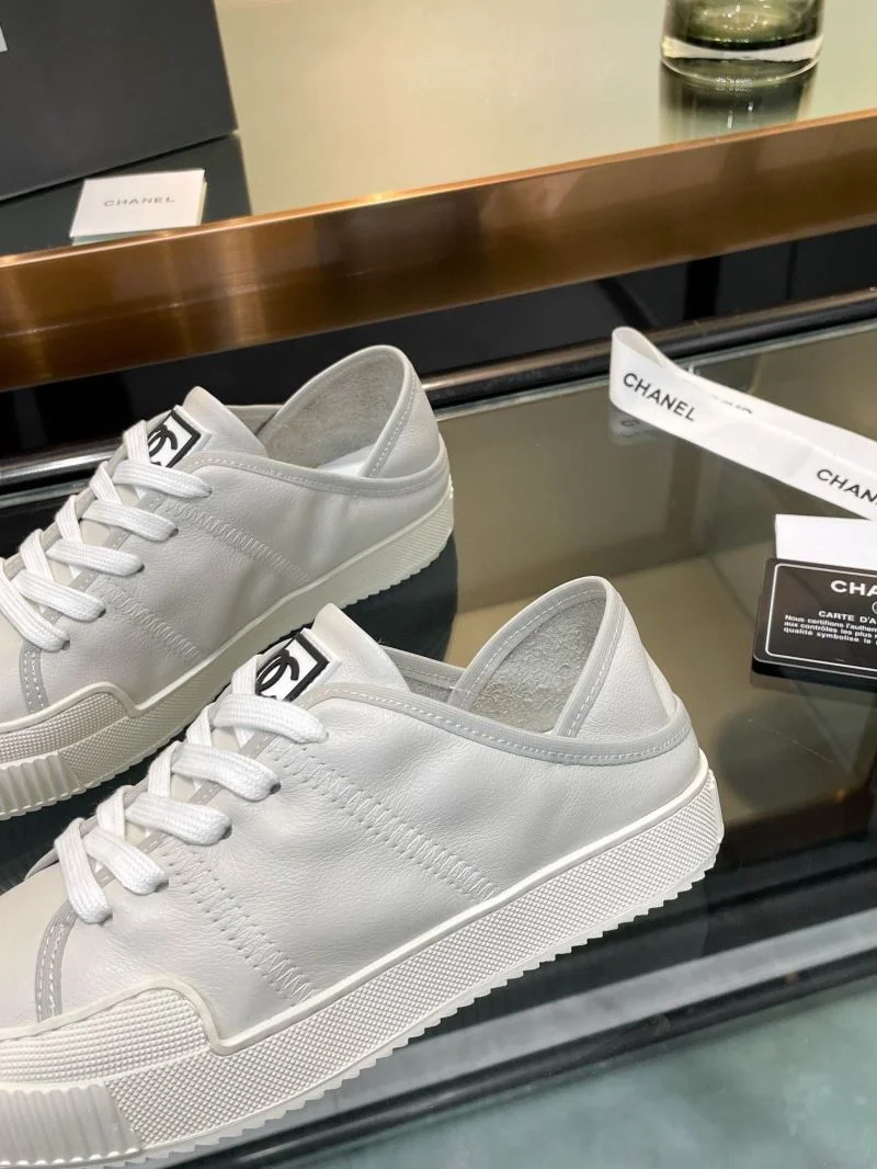 Chanel Low Shoes Bold 18109
