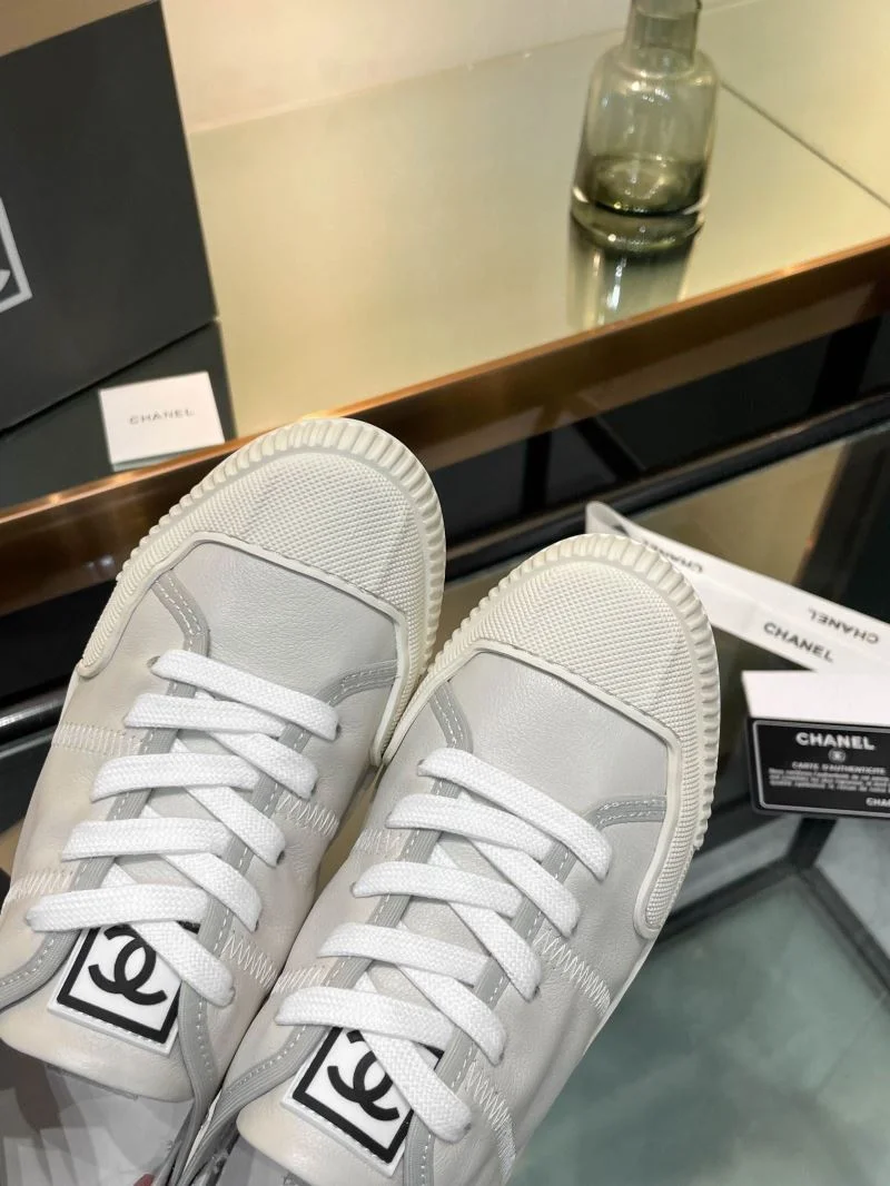 Chanel Low Shoes Bold 18109
