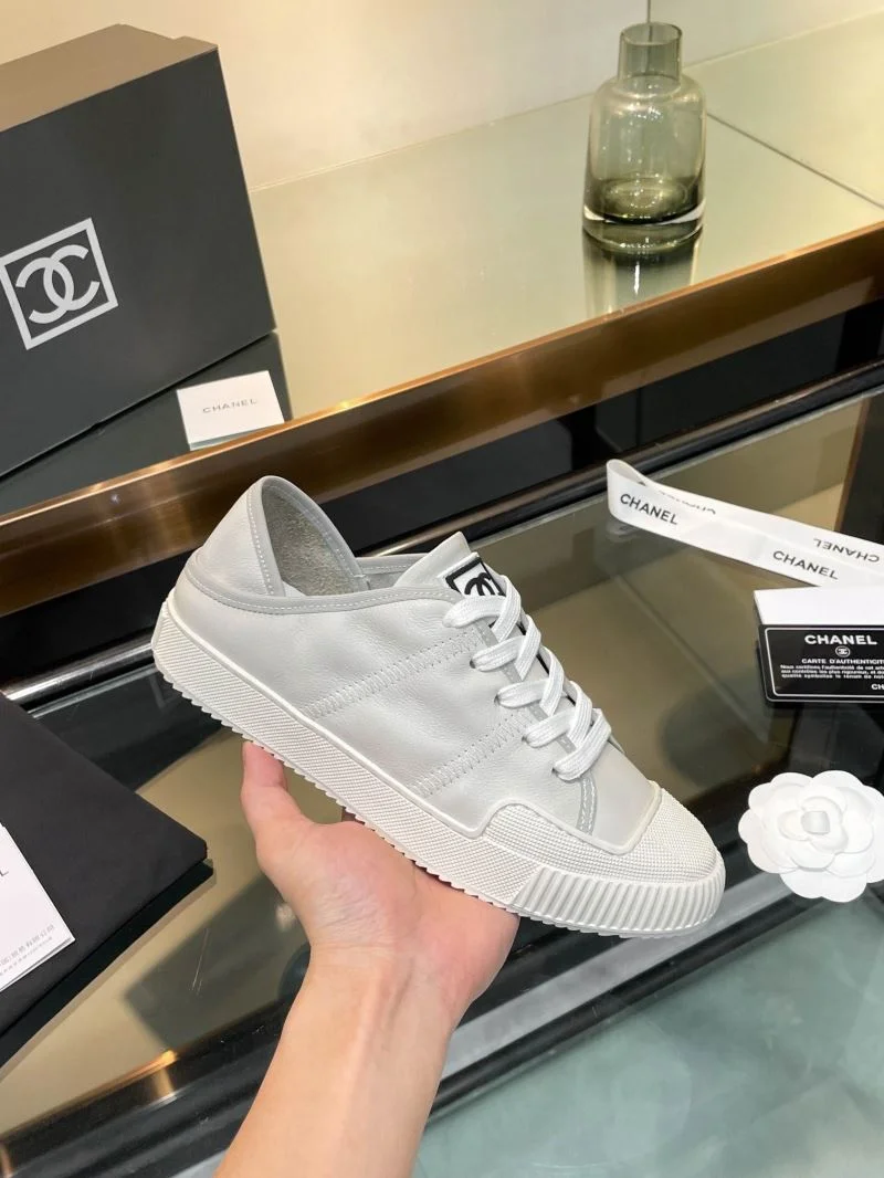 Chanel Low Shoes Bold 18109