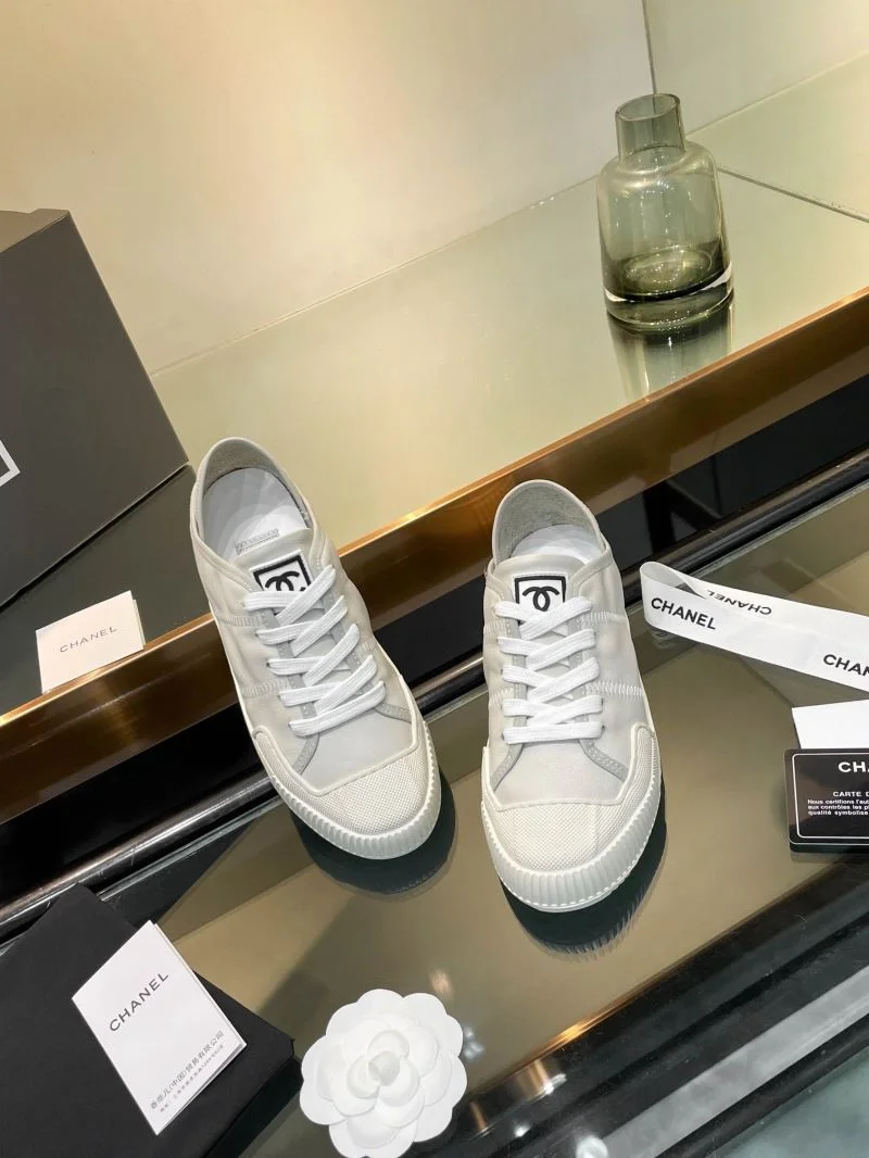 Chanel Low Shoes Bold 18109