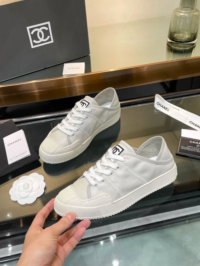 Chanel Low Shoes Bold 18109