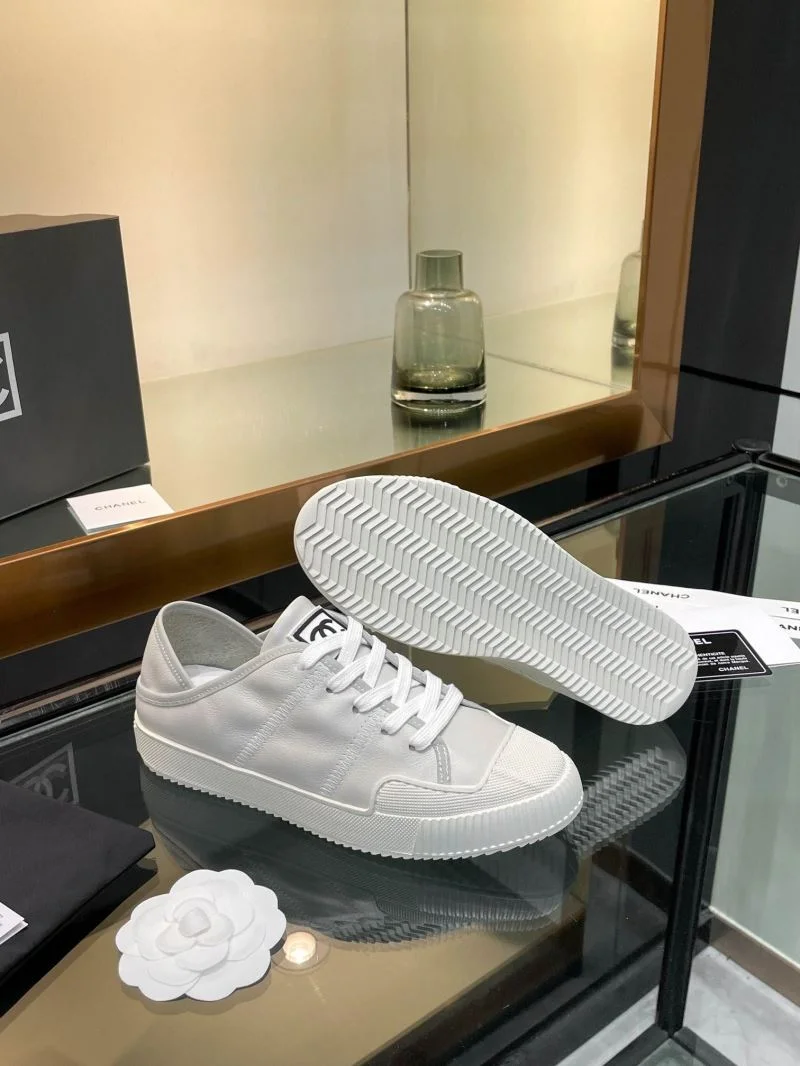 Chanel Low Shoes Bold 18109