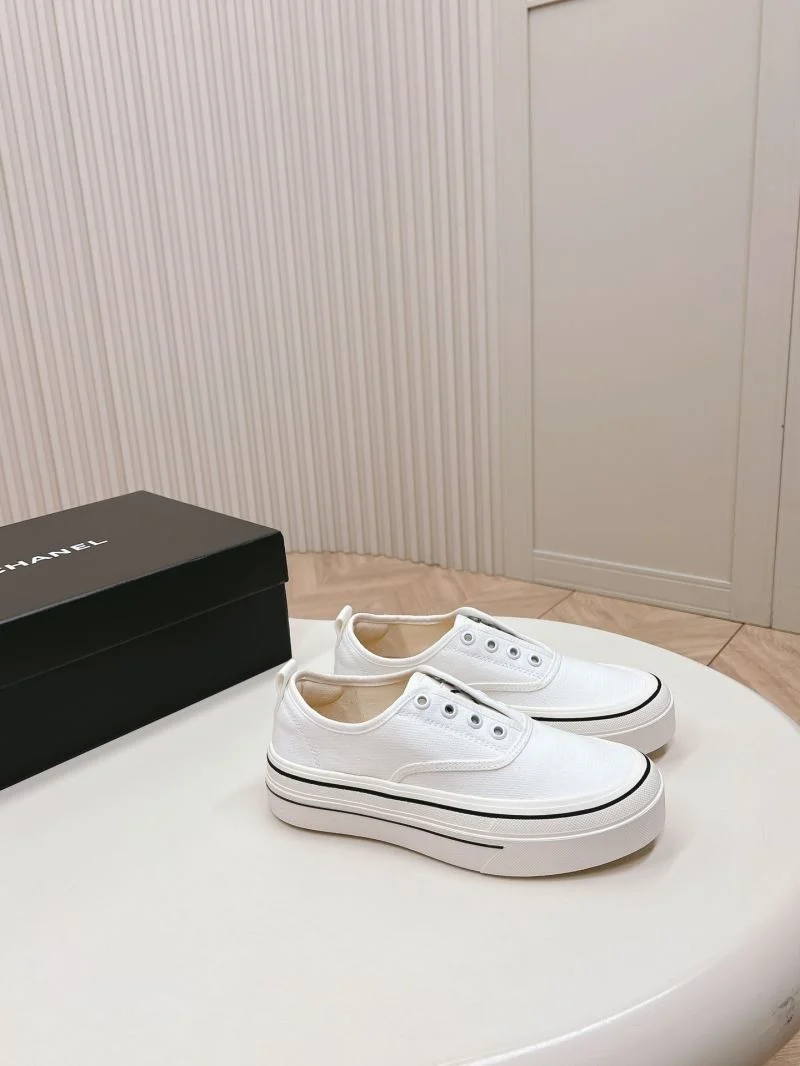 Supportive Chanel Low Shoes 18108