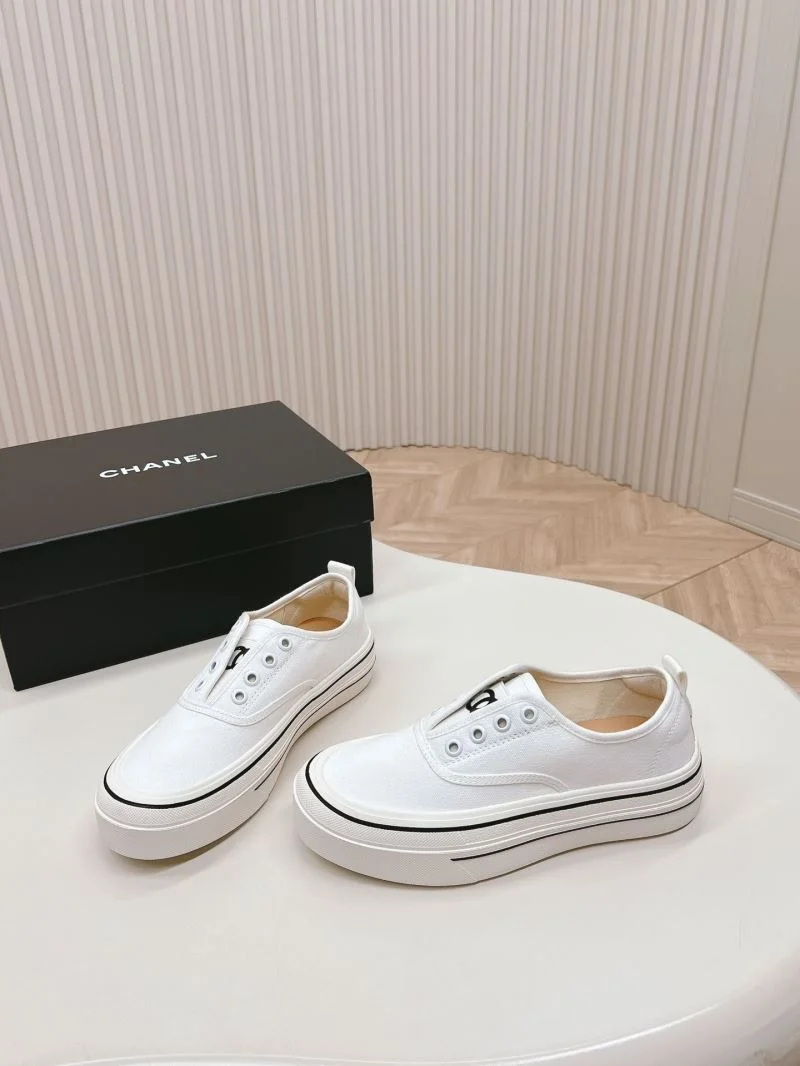 Supportive Chanel Low Shoes 18108