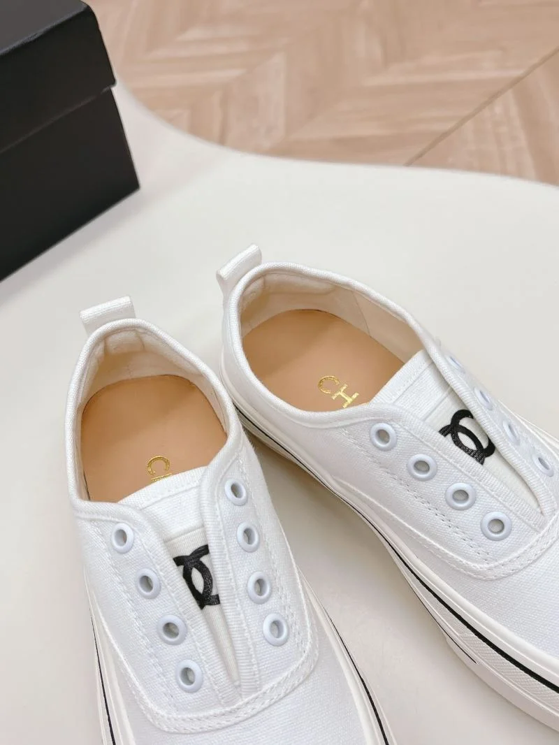 Supportive Chanel Low Shoes 18108