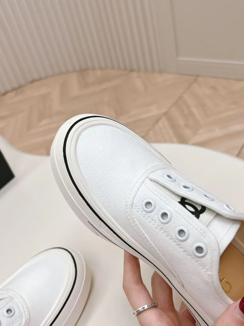 Supportive Chanel Low Shoes 18108