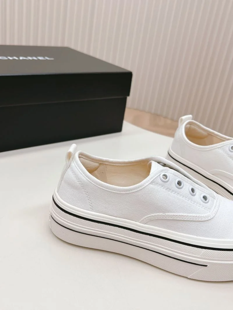 Supportive Chanel Low Shoes 18108