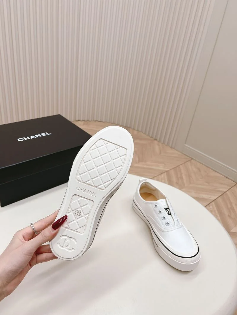 Supportive Chanel Low Shoes 18108