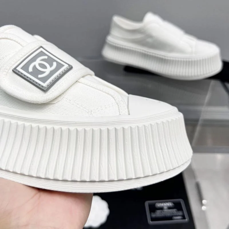 Chanel Low Shoes Durable 18088
