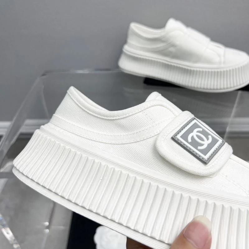 Chanel Low Shoes Durable 18088