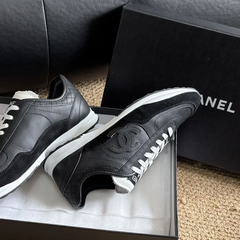 Original Chanel Low Shoes 18084