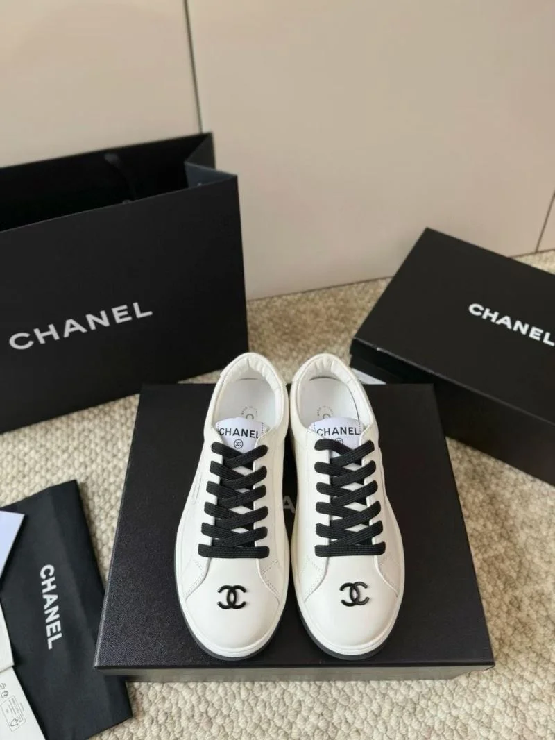 Refined Chanel Low Shoes 18050