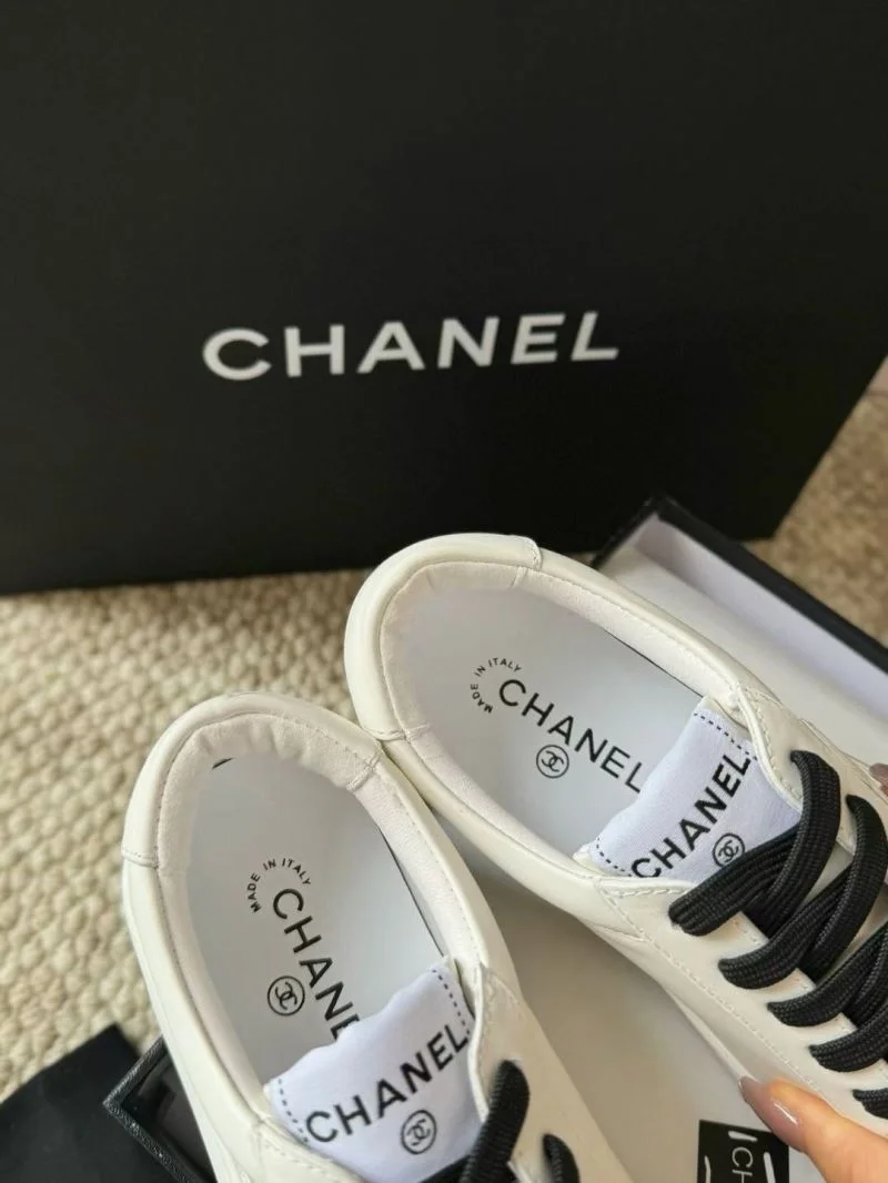 Refined Chanel Low Shoes 18050