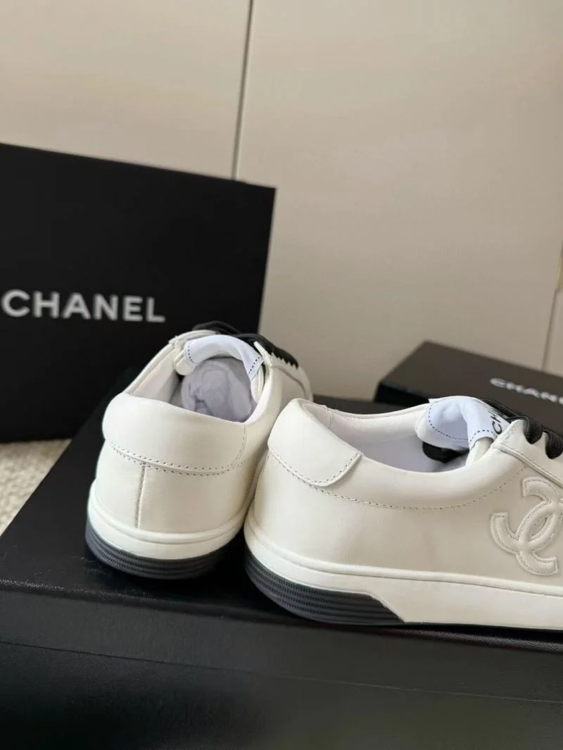 Refined Chanel Low Shoes 18050