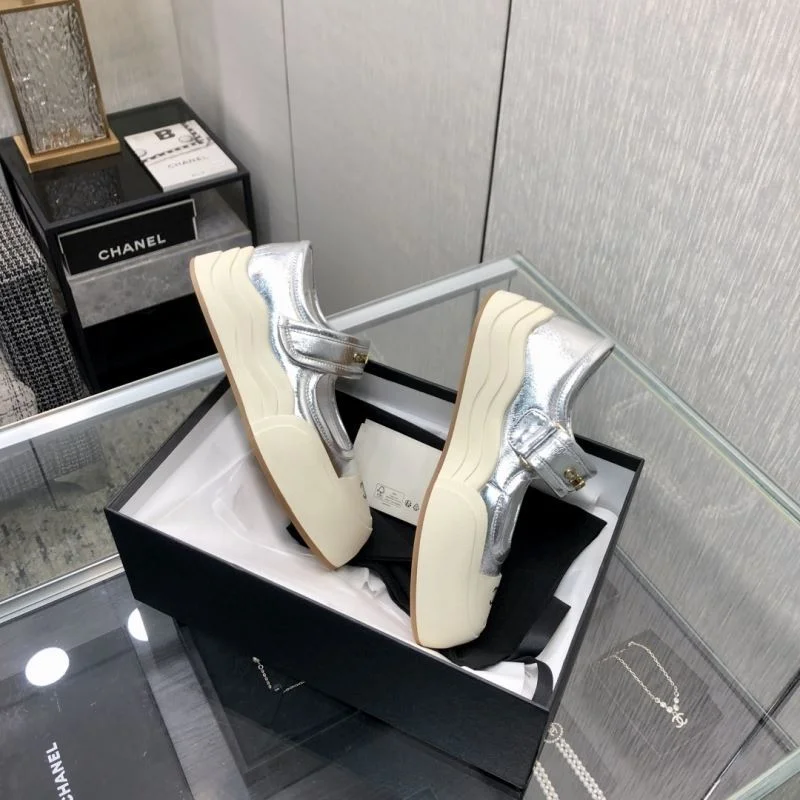 Chanel Low Shoes Stylish 18025