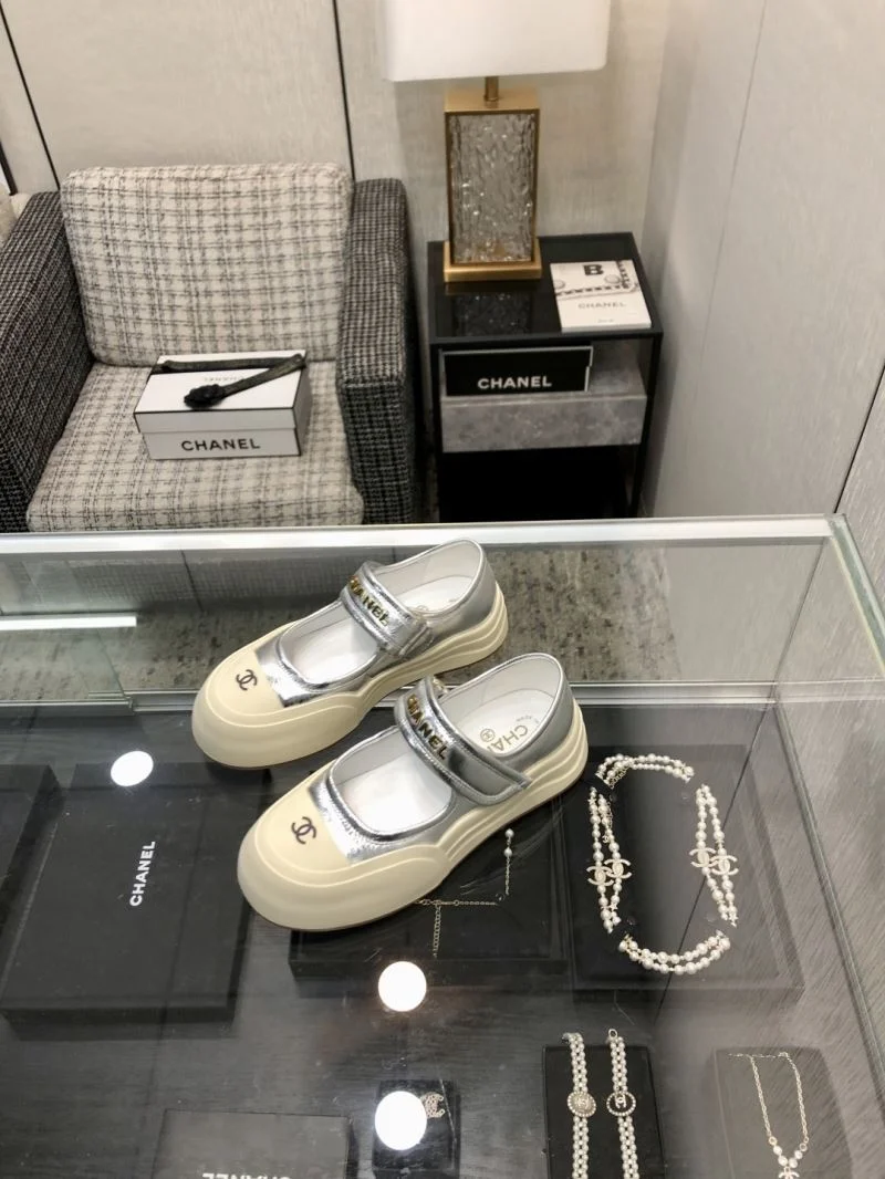 Chanel Low Shoes Stylish 18025