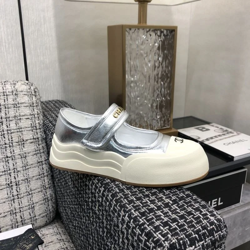 Chanel Low Shoes Stylish 18025