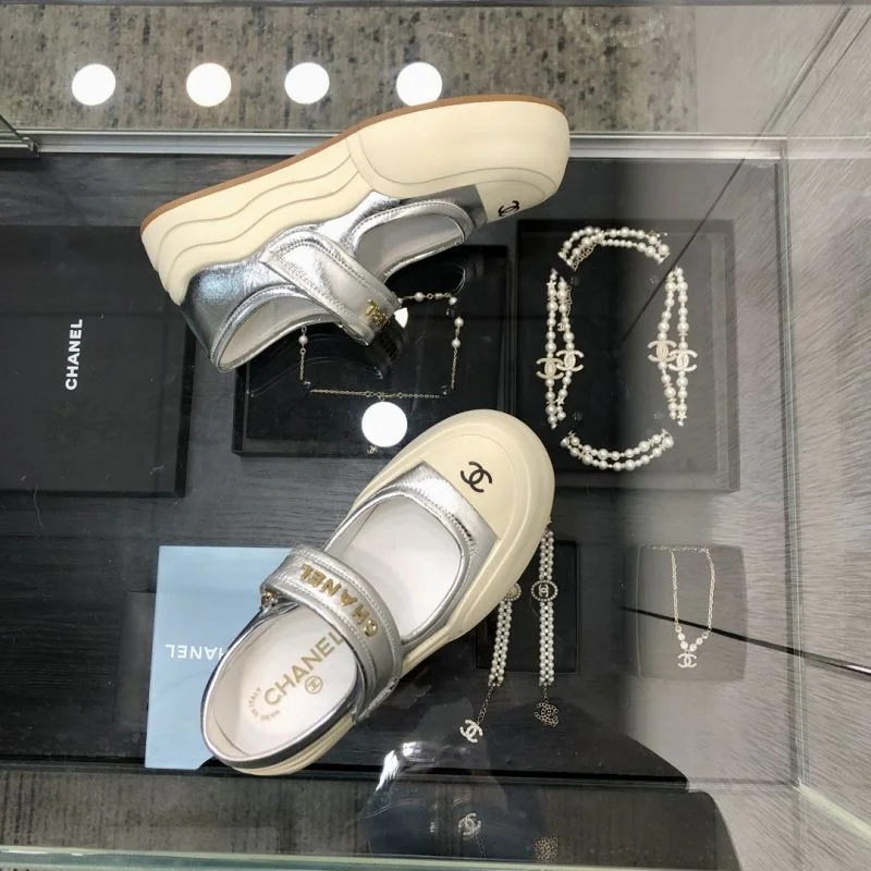 Chanel Low Shoes Stylish 18025